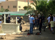 بالصور: اهالي اللد ينظمون مشروعاً لتنظيف المقبرة الغربية في المدينة 